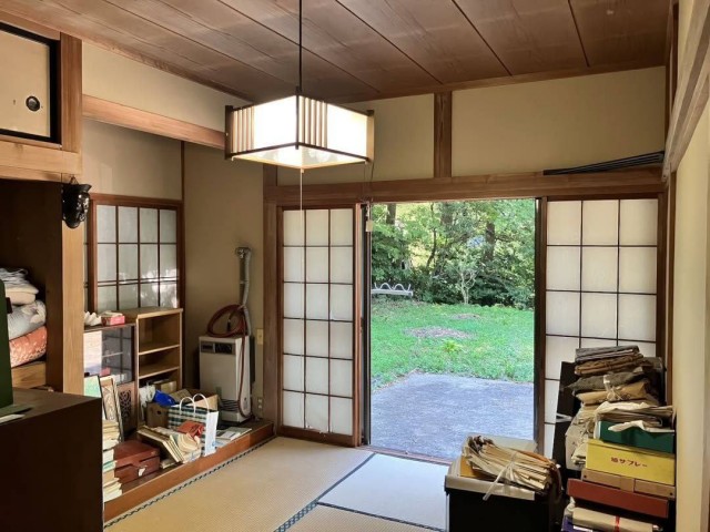 Дом $0 отдают в Японии — будущему владельцу достанется аж 112 квадратов неподалеку от гор и полная тишина вокруг