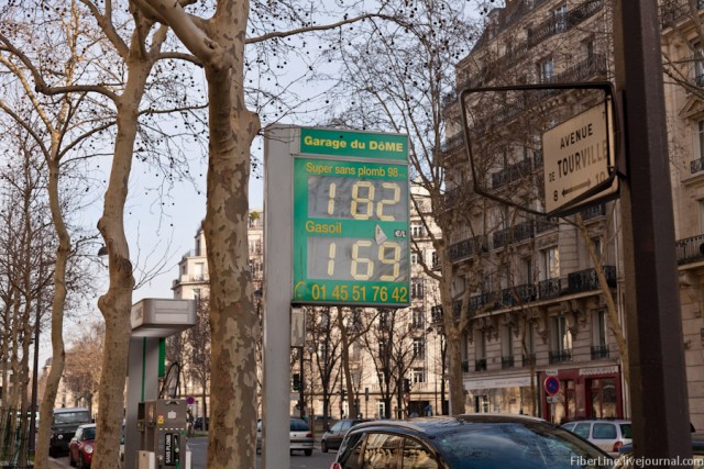 Как паркуются в Париже и цена на топливо. Фото.
