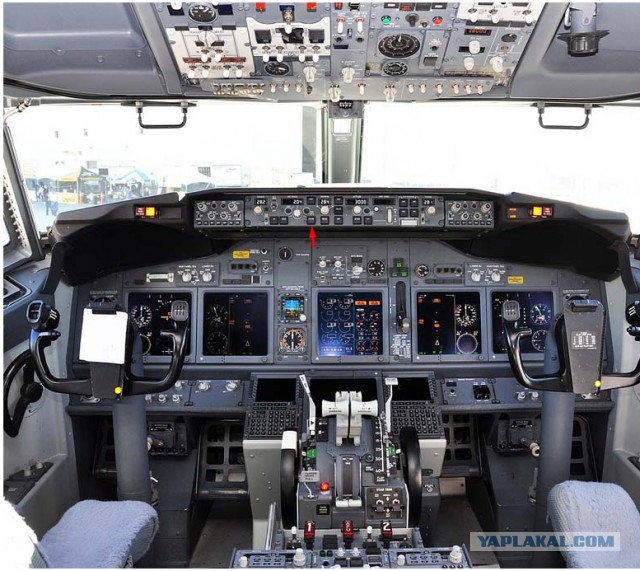 На случай, если нужно будет сажать Boeing 737-800/900 самому. Не благодарите!