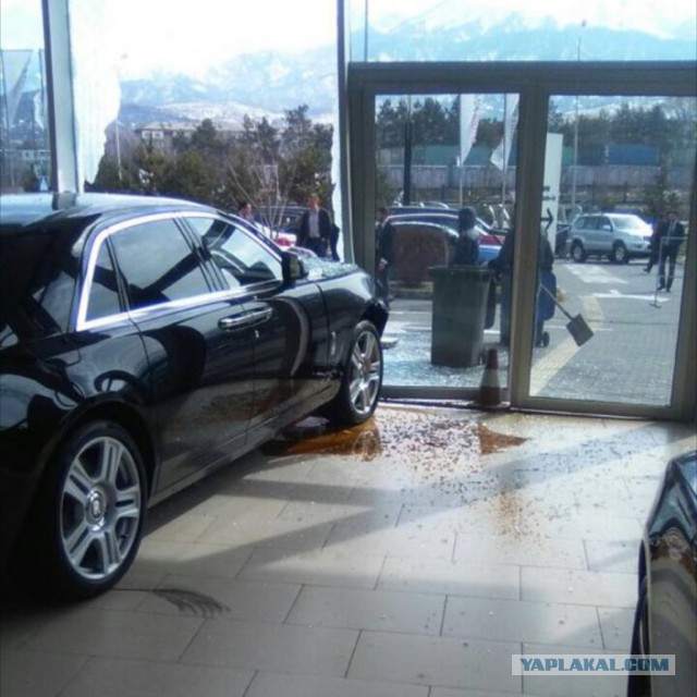 ЧП в шоуруме Rolls-Royce или неудачник недели