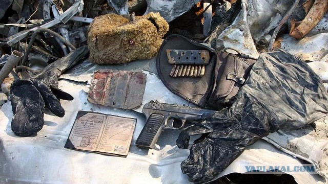 Подъем поисковиками советского самолета ДБ-3 из болота