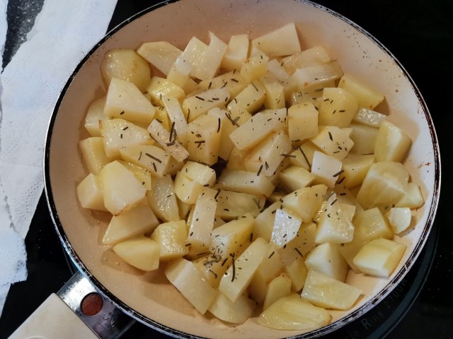 Горшки с мясом на удалёнке.