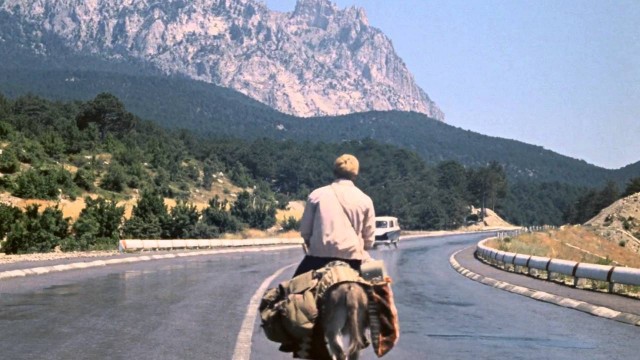 Опишите свой любимый фильм максимально скучными словами