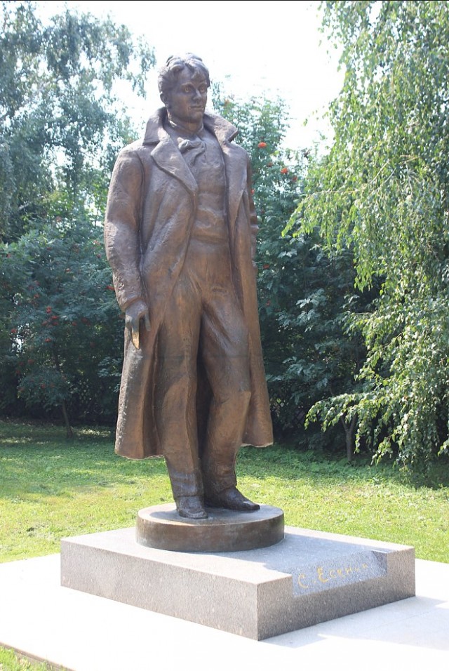 Новый памятник Сергею Есенину в Москве