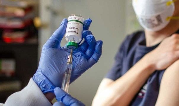 Россиянин рассказал о смерти 22-летнего сына после вакцинации «Спутником V»