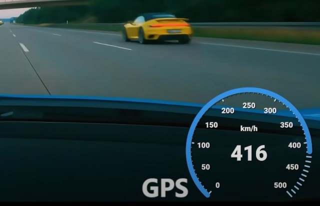Каково сидеть за рулем Bugatti, несущегося со скоростью 417 километров в час?