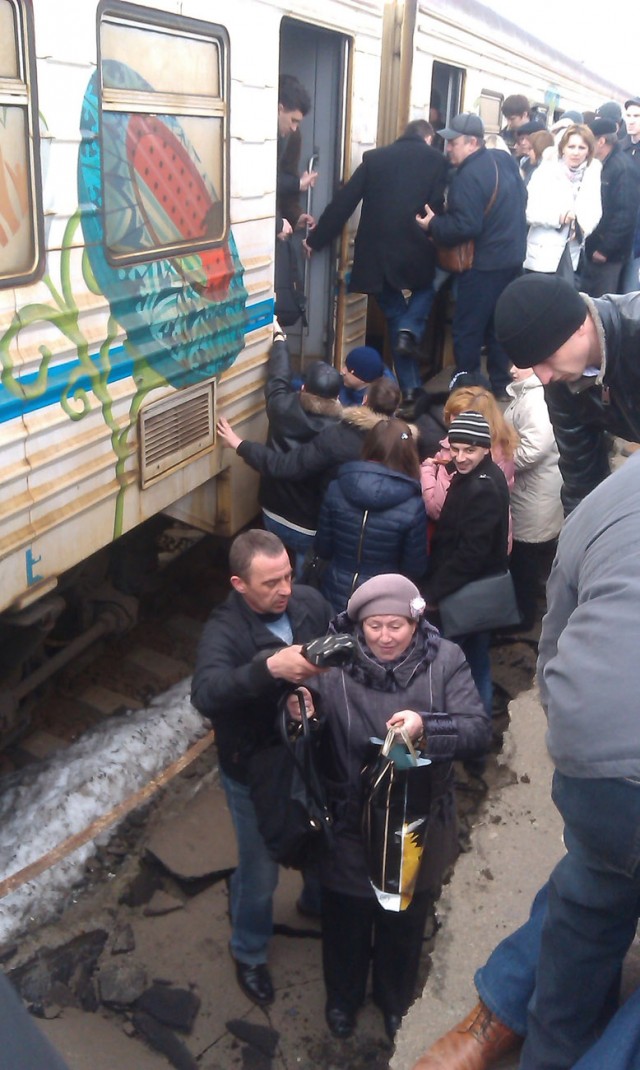 На станции "Вышгородская" обвалилась платформа