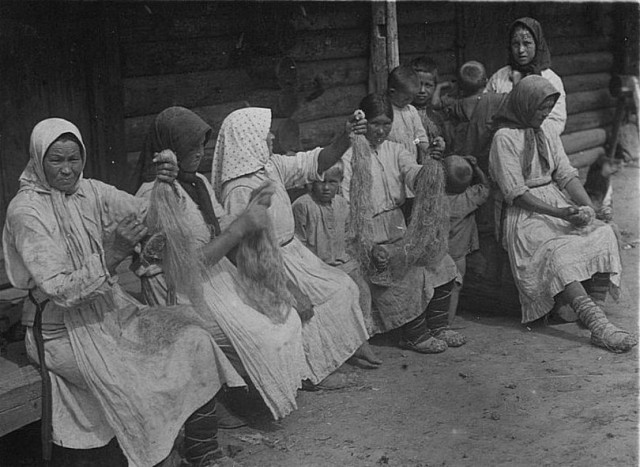 Работа и быт в предвоенной деревне в черно-белых фотографиях