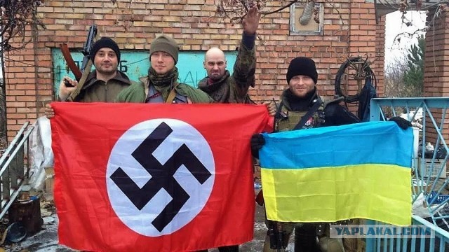 Памятник «Родина-мать» в Киеве подсветили в цвета американского флага