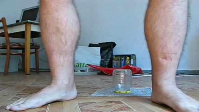 Как открыть банку