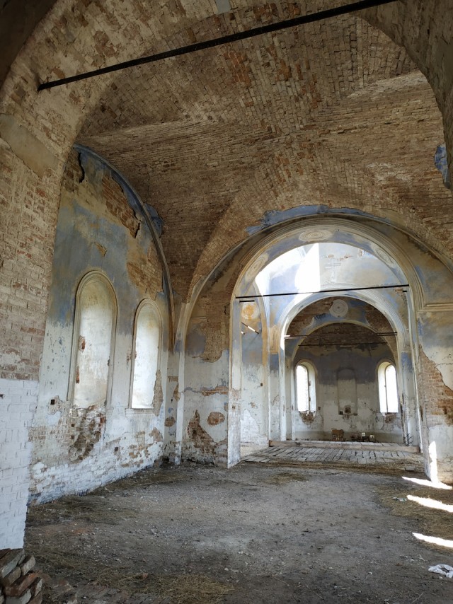 Где находится самая загадочная церковь-заброшка