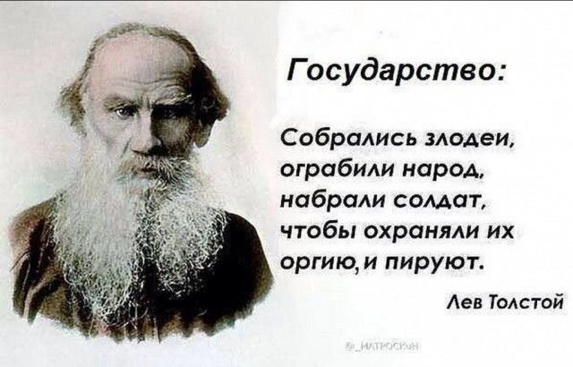 В Уфе полицейский скрутил женщину, которая пошла по перекрытой дорогеперед кортежем Путина
