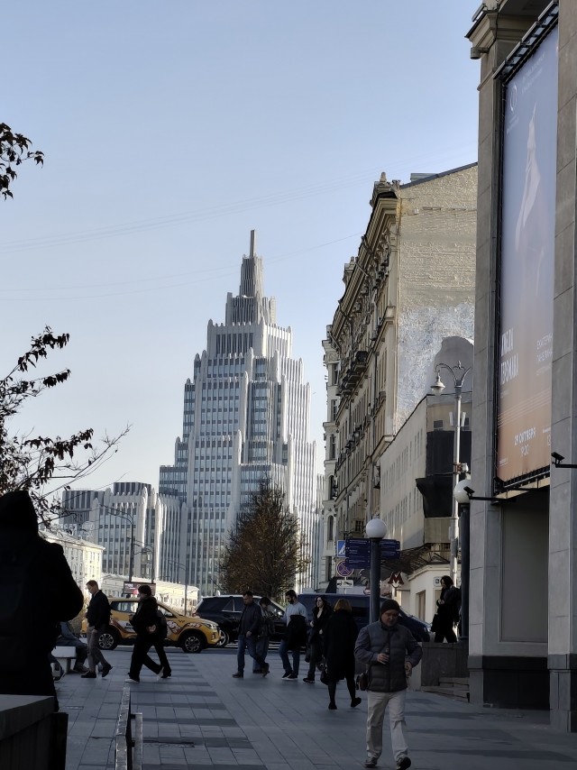 Шляюсь по Москве (хорошая погода).