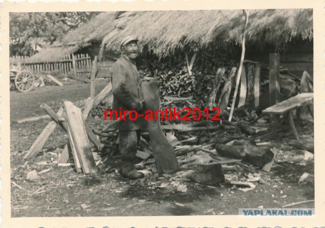 Крестьяне, деревенские  хаты. 1941-1942