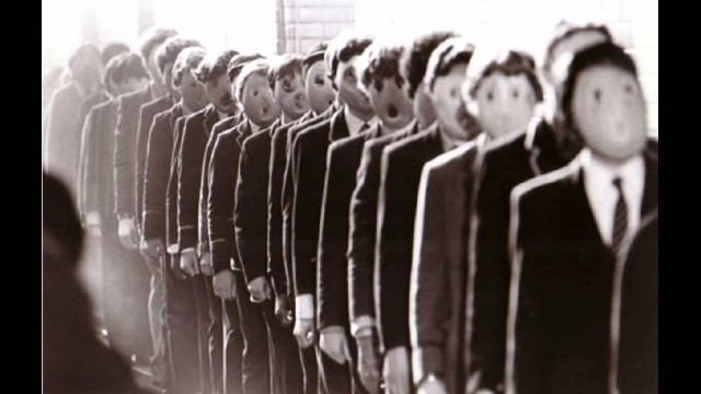 ЕГЭ: поиск шпаргалок под юбками у старшеклассниц и другие милые шалости