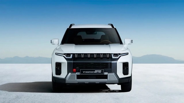 В России простой KGM Torres стоит более 5 млн рублей, а на родине новый гибридный кроссовер оценили в 1,9 млн рублей