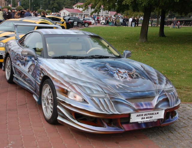 Авто Вернисаж на Неве.