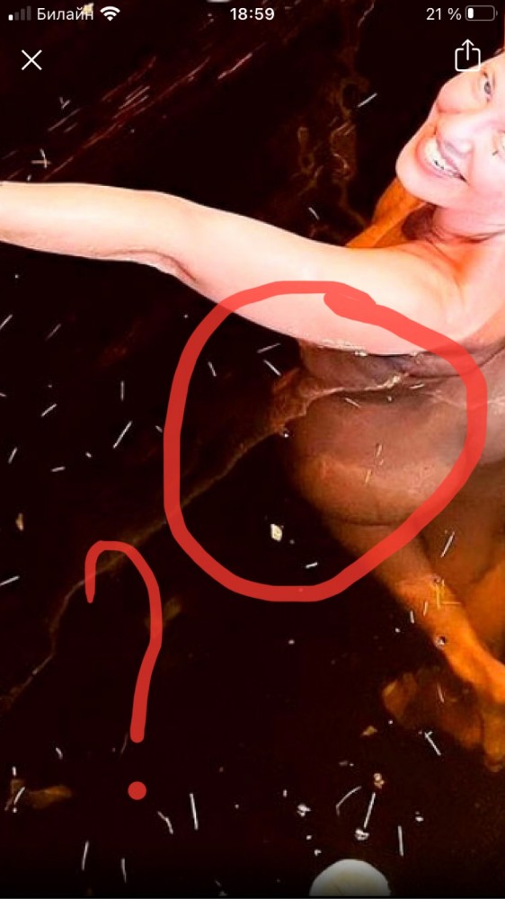 Ксения Собчак снялась полностью обнаженной в купели