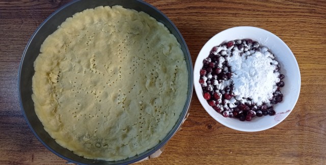 Пирог с брусникой.