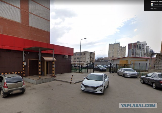А как вы относитесь к людям, которые перекрывают проезд во дворе для разгрузки/погрузки?