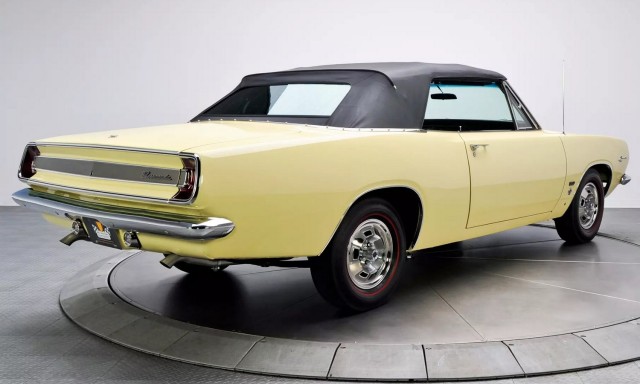 60 лет Plymouth Barracuda