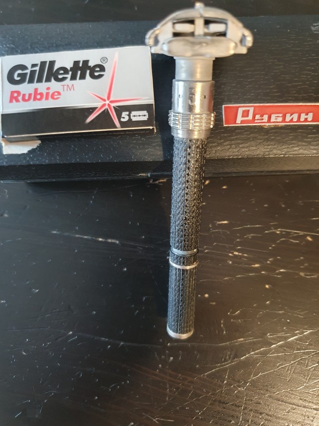 Китайцы, ну что вы там такое курите? За 240 рублей на год хватает!