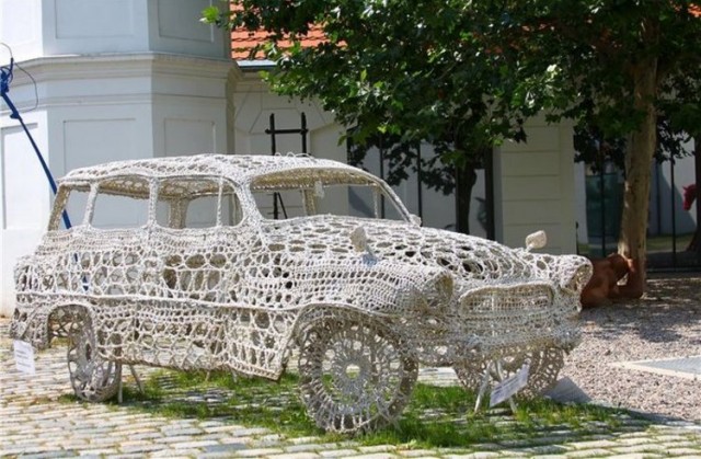 Связала бабушка как-то внучку машинку