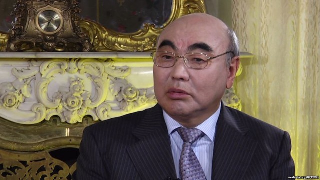 Жители села в Киргизии устроили жестокий самосуд над девушкой из ревности