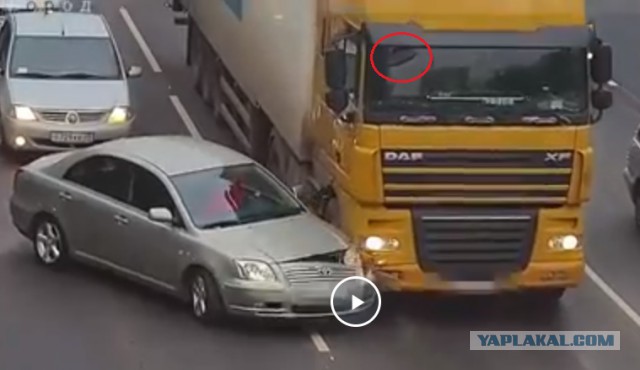 Во время ДТП взорвалось колесо