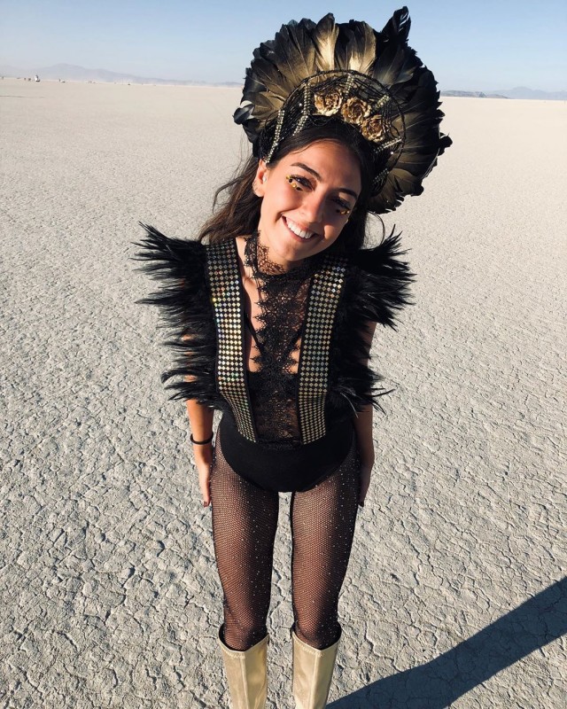 Девушки фестиваля Burning Man-2019