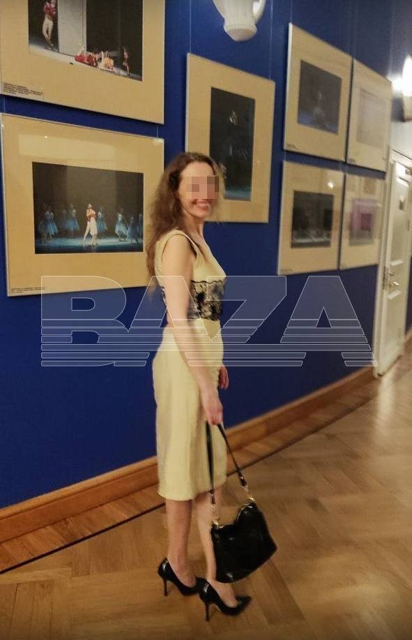 В Москве задержали 53-летнюю женщину-курьера, которая забрала у Ларисы Долиной часть денег и передала их мошенникам