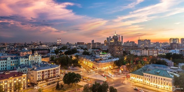 Москва при Брежневе и сейчас на 20 кадрах сделанных в одних и тех же местах
