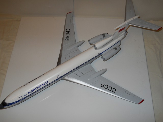 Деревянная модель Ту-154Б2