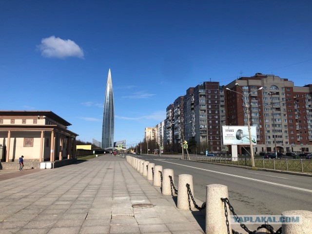 В Петербурге голый любовник убегал от разъярённого мужа