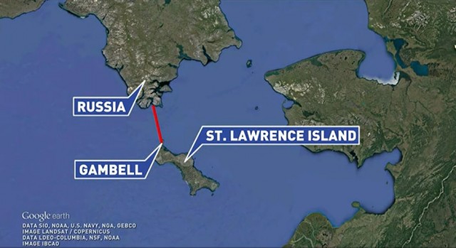 Двое мужчин приплыли на Аляску из России на лодке и заявили, что бегут от российских военных. Сейчас они задержаны.