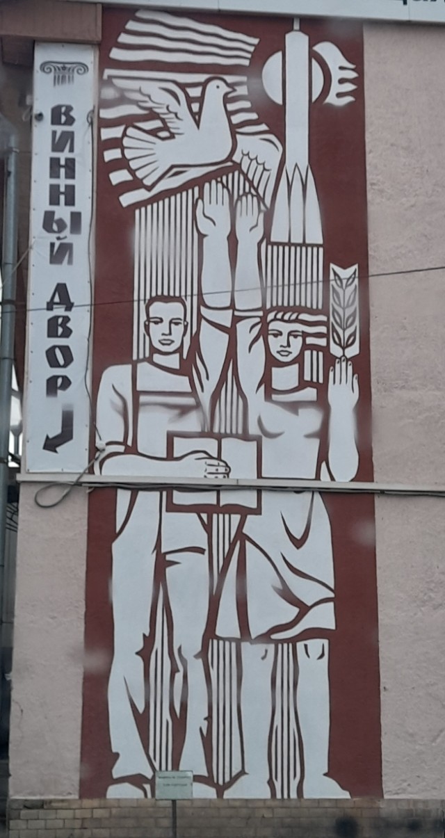 - Зачем брать ипотеку, когда теща одна в трешке? Разменяйтесь и хватит нам на однушку, - не успокаивается муж