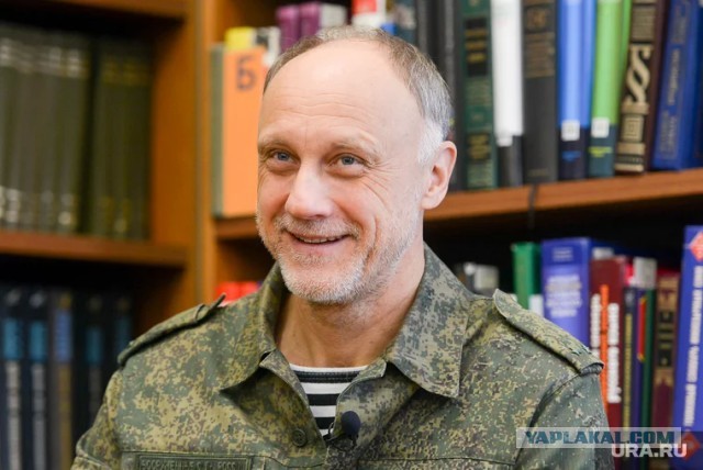 Награжденный орденом Мужества депутат вернулся в Госдуму.