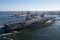 В Норвегии заявили о пропаже выдвинувшегося в сторону России авианосца США