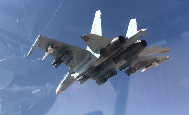 Почему у бомбардировщика Су-34 нос "уточкой"?