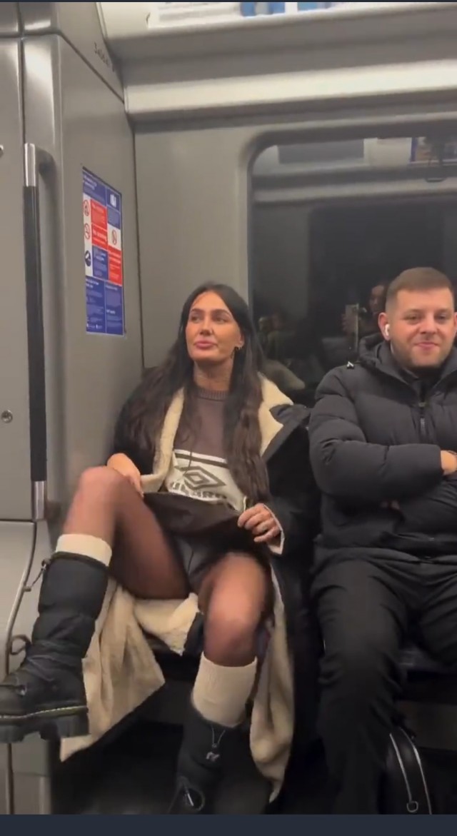 Баб@ с овуляцией спустилась в метро