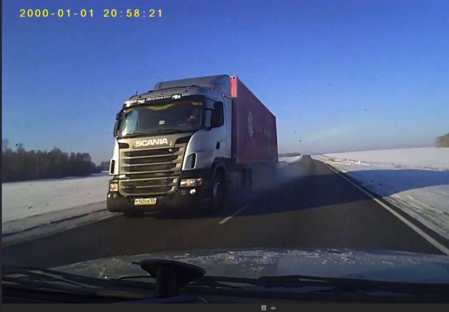 Наглый обгон на трассе спровоцировал серьезную аварию