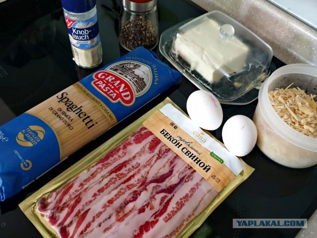 Спагетти с ветчиной, грибами и сливками