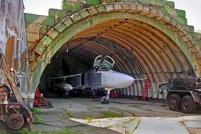 Заброшенный военный аэродром "Переяславка" в 40 км от границы с Китаем