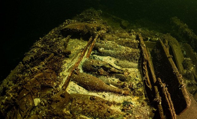 Парусник с шампанским нашли на дне Балтийского моря