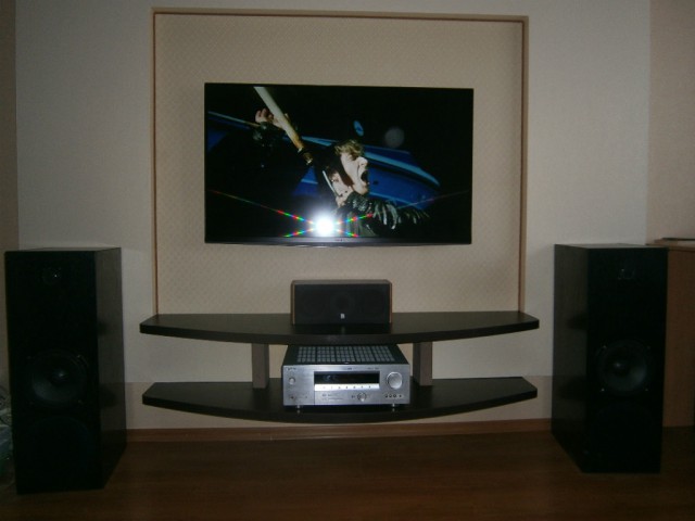 Пришел домой, подключил телефон к колонке...