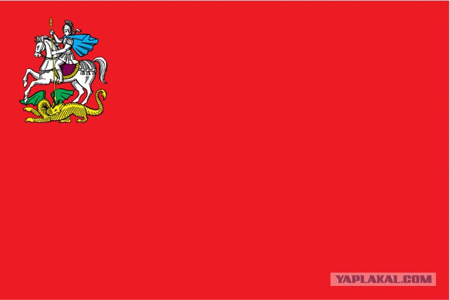 Автобусы к 9 мая украсили праздничными флажками.