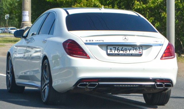 Очень дорогая помеха справа! ВАЗ 2107 протаранил AMG S63