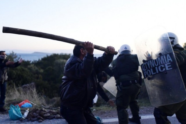 Греки открыли огонь по полиции, отбивая свои острова у мигрантов