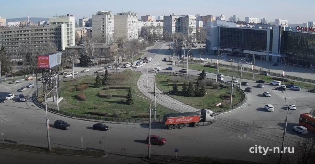 В Новокузнецке грузовик оборвал провода, зацепило несколько человек
