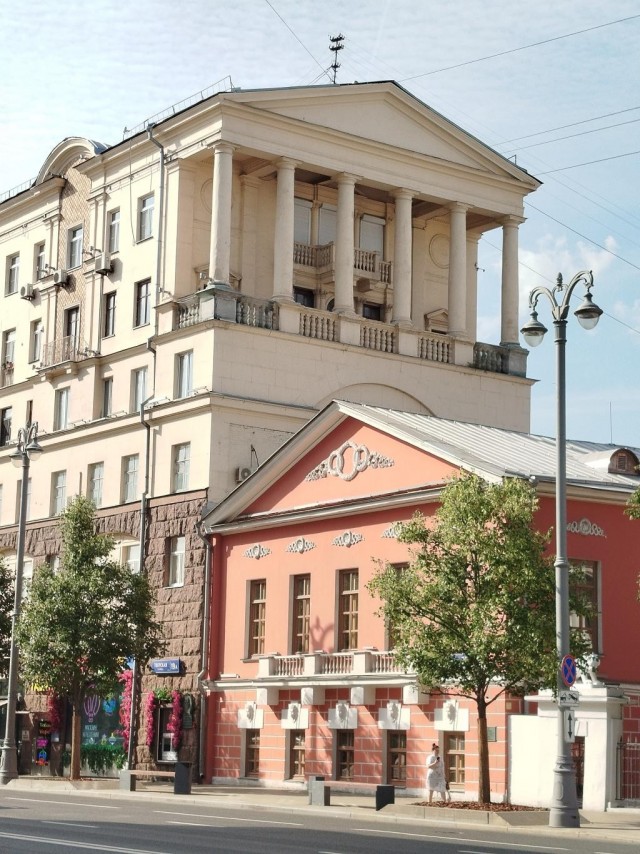 Шляюсь по Москве (мрачное утро).